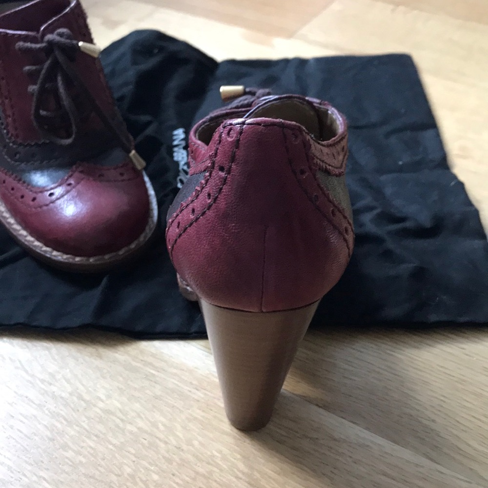 Dolce & Gabbana wing tip pumps! - Picture 3 of 7